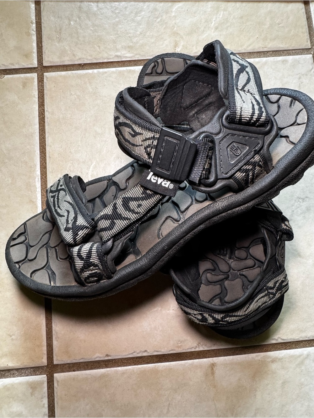 Teva Terra Fi Grey Psychedelic Hiking Sport Sandals Pre-owned